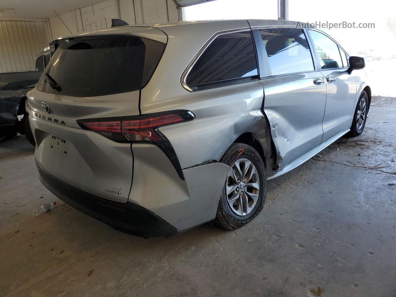 2022 Toyota Sienna Le Серебряный vin: 5TDKRKEC7NS102266