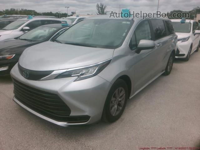 2022 Toyota Sienna Le Silver vin: 5TDKRKEC8NS102194