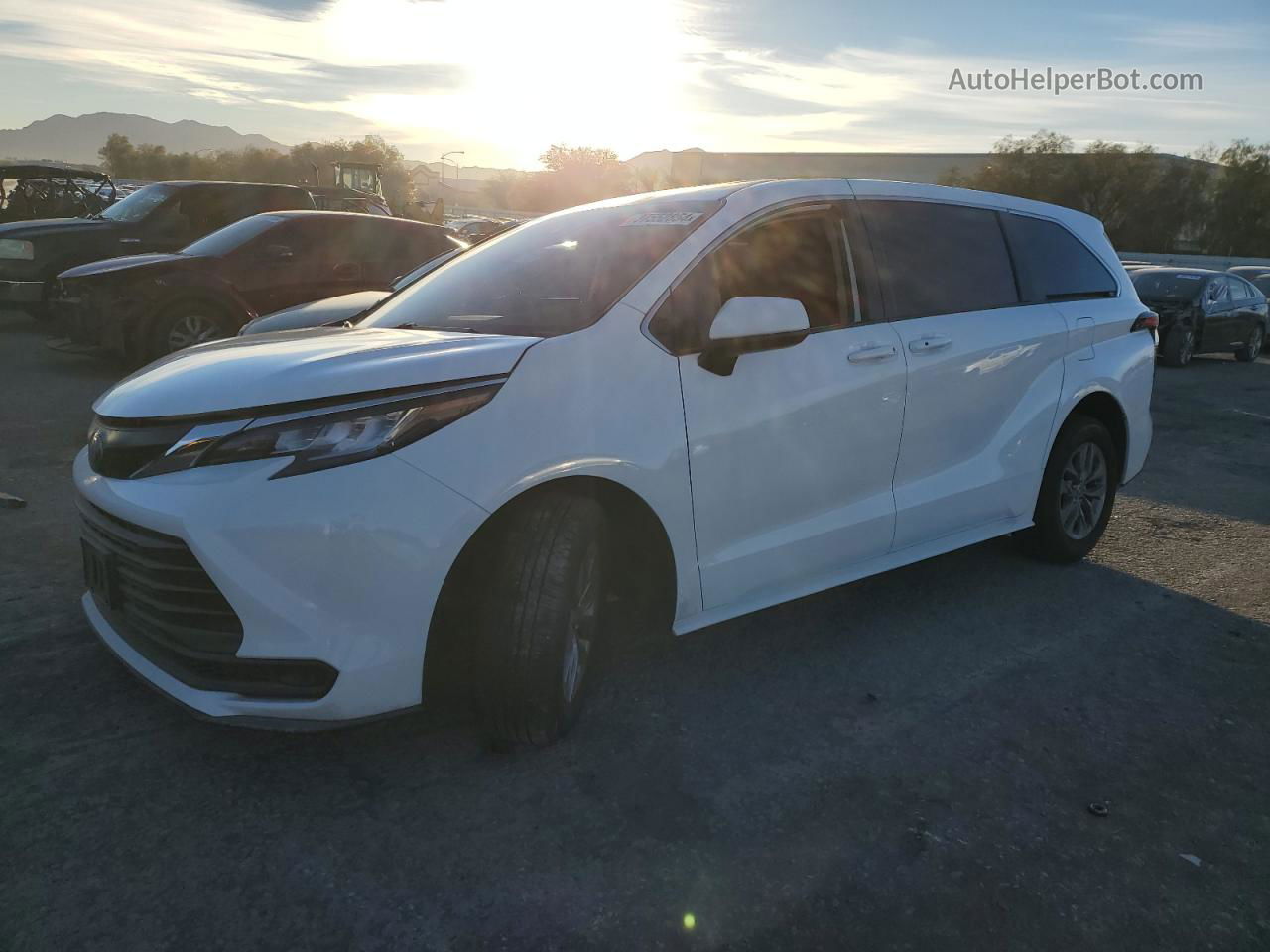 2022 Toyota Sienna Le White vin: 5TDKRKEC8NS107265