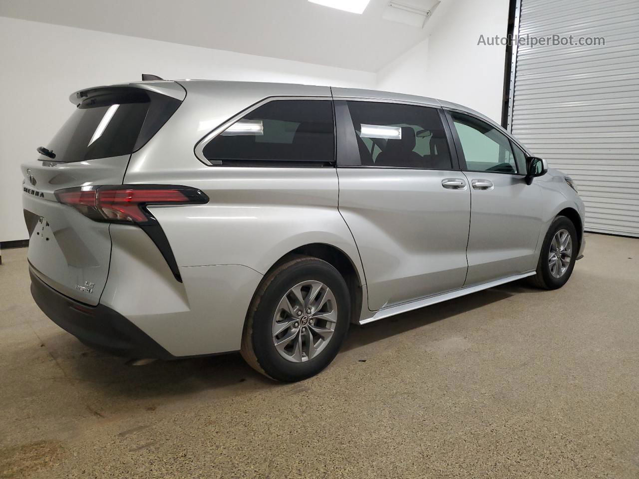 2022 Toyota Sienna Le Серебряный vin: 5TDKRKEC9NS078939