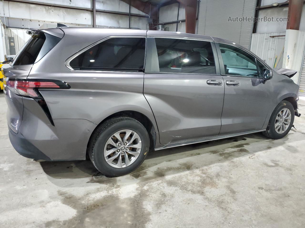 2022 Toyota Sienna Le Charcoal vin: 5TDKRKECXNS116839