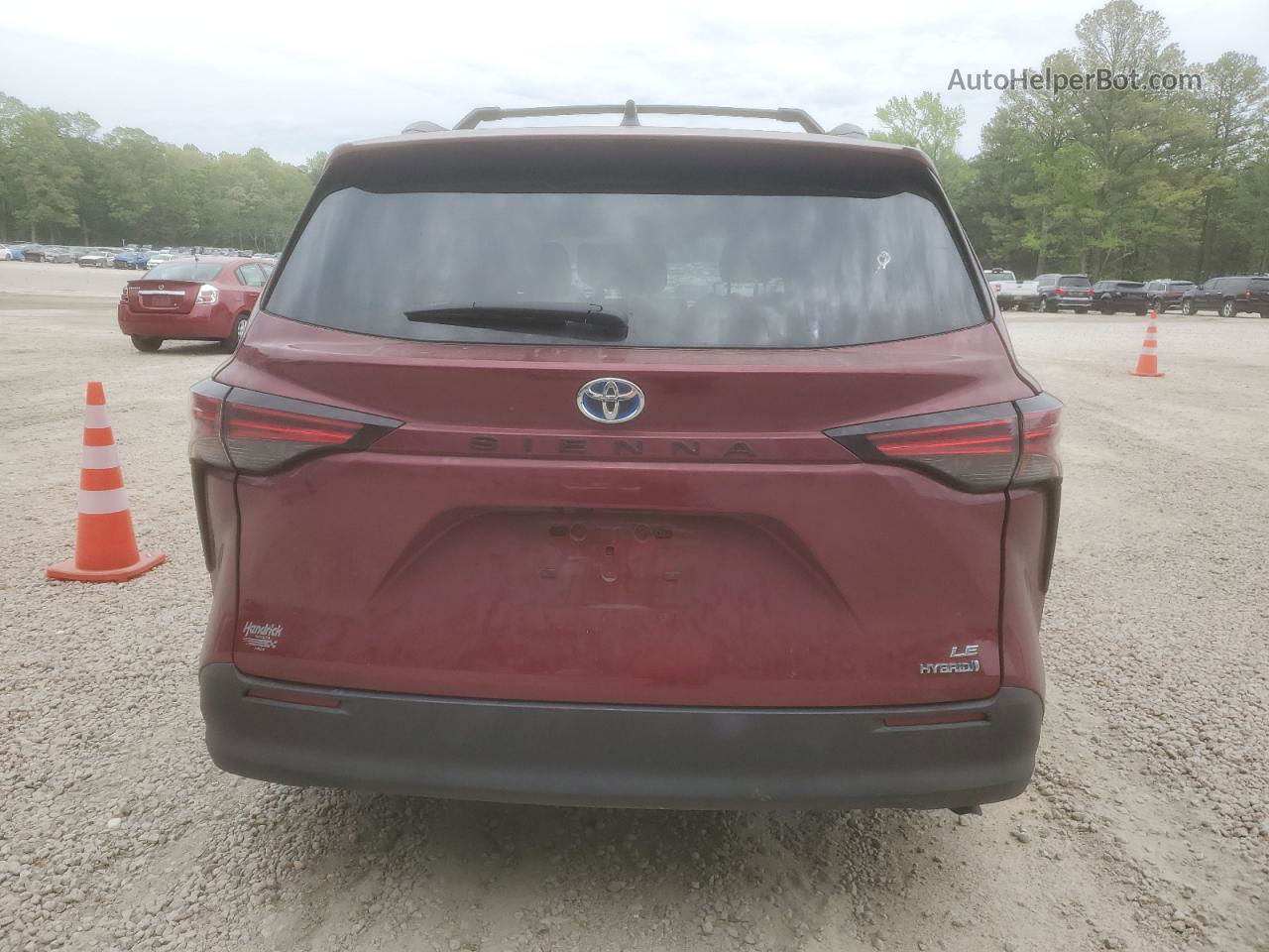 2022 Toyota Sienna Le Burgundy vin: 5TDKRKECXNS117361