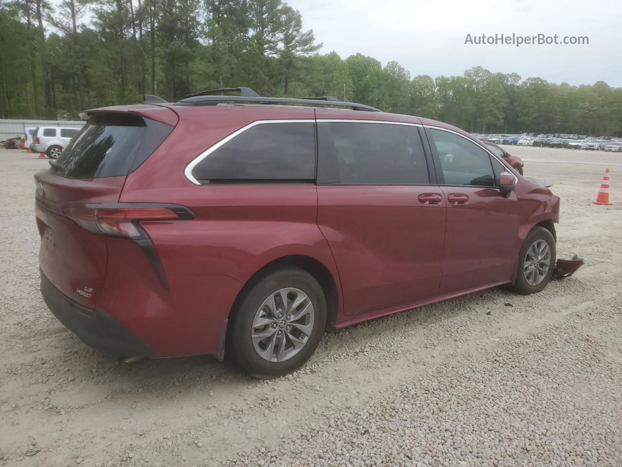 2022 Toyota Sienna Le Burgundy vin: 5TDKRKECXNS117361