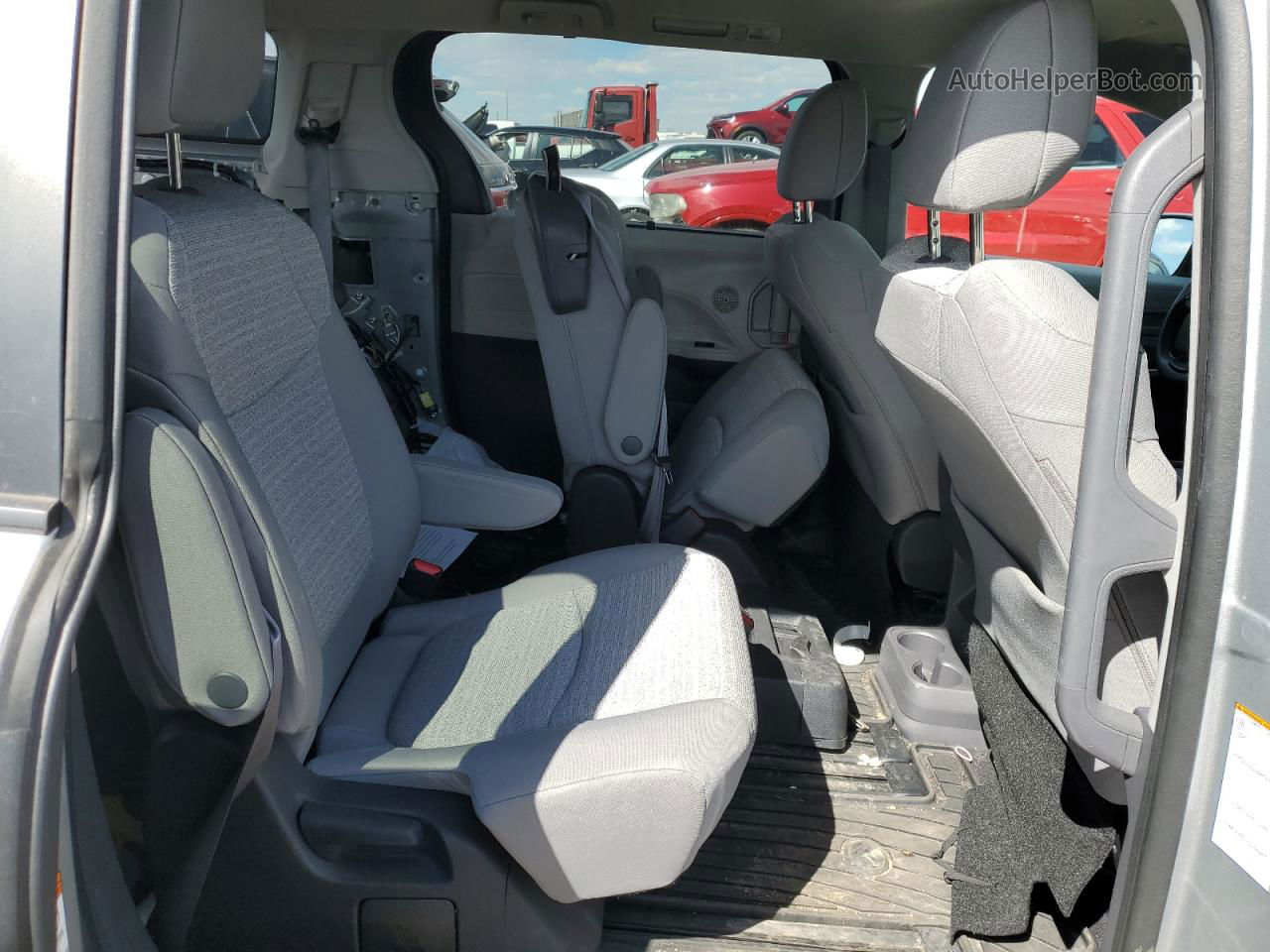 2022 Toyota Sienna Le Серебряный vin: 5TDKSKFC1NS061152