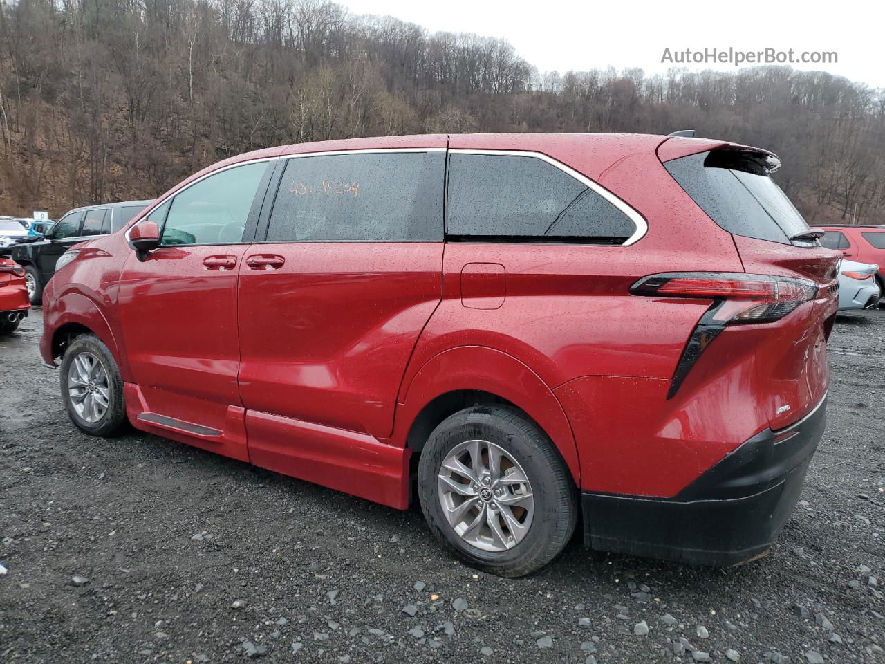 2022 Toyota Sienna Le Красный vin: 5TDKSKFC8NS066705