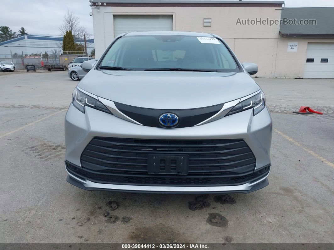 2022 Toyota Sienna Le Silver vin: 5TDKSKFC9NS046382