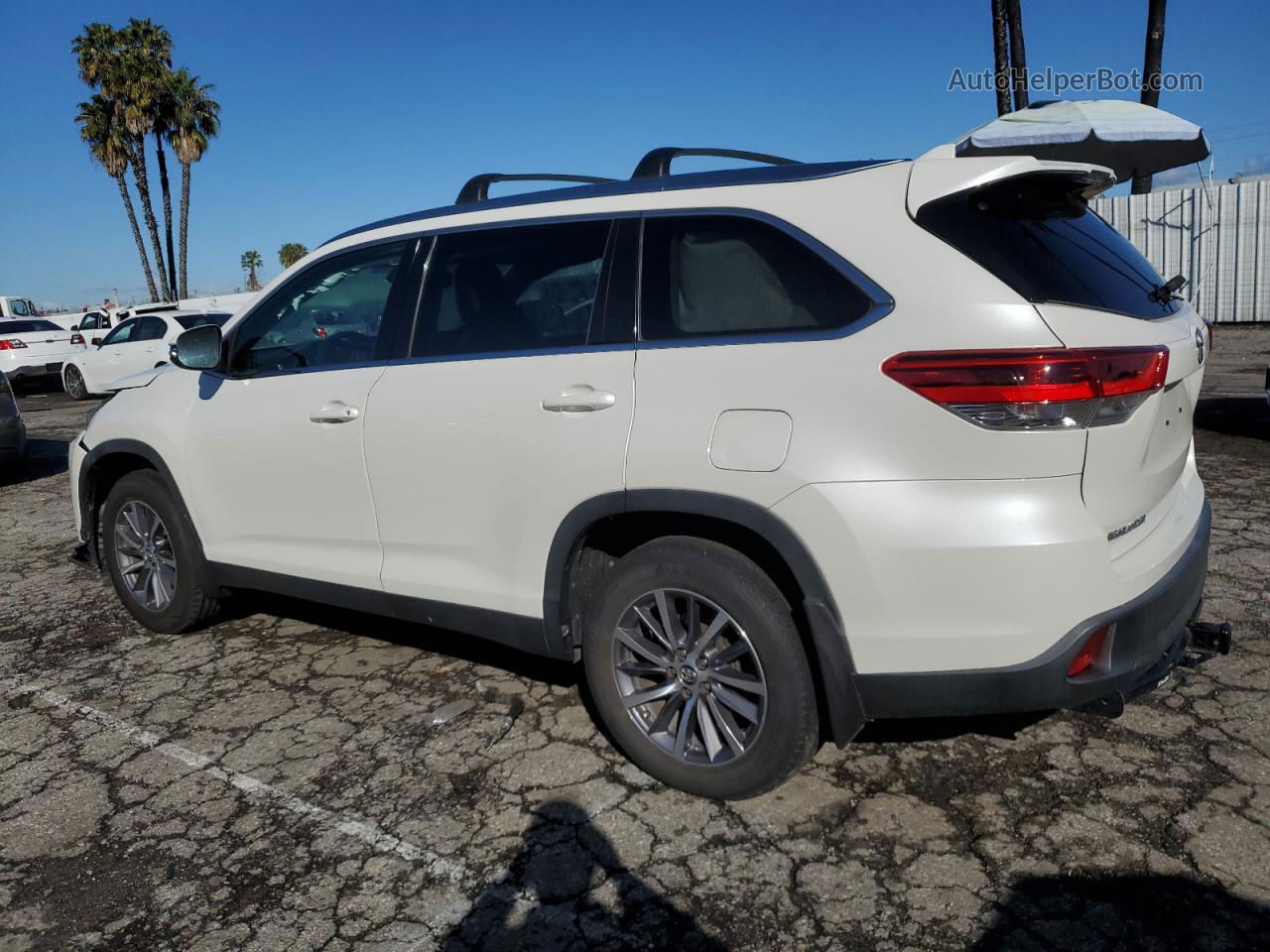 2019 Toyota Highlander Se White vin: 5TDKZRFH3KS554083