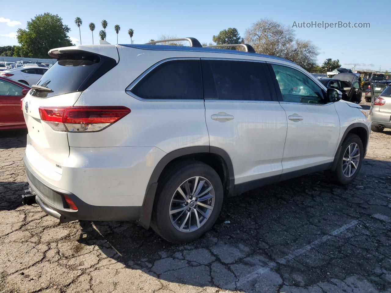 2019 Toyota Highlander Se White vin: 5TDKZRFH3KS554083