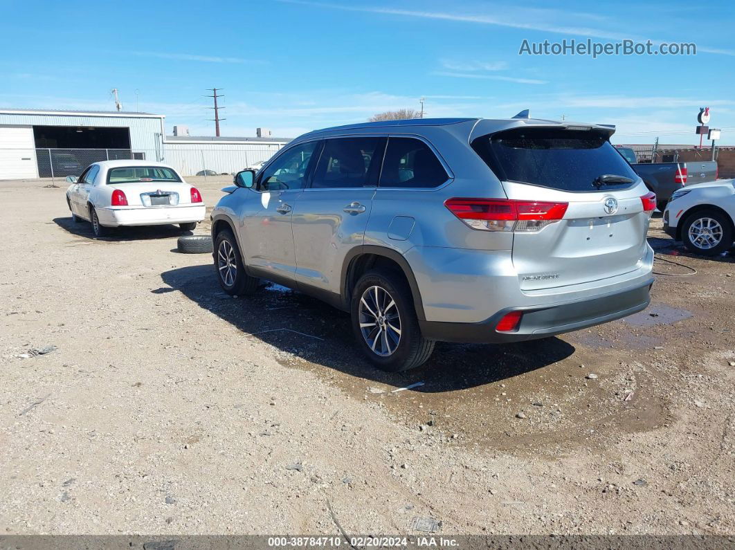 2019 Toyota Highlander Xle Silver vin: 5TDKZRFH7KS571078