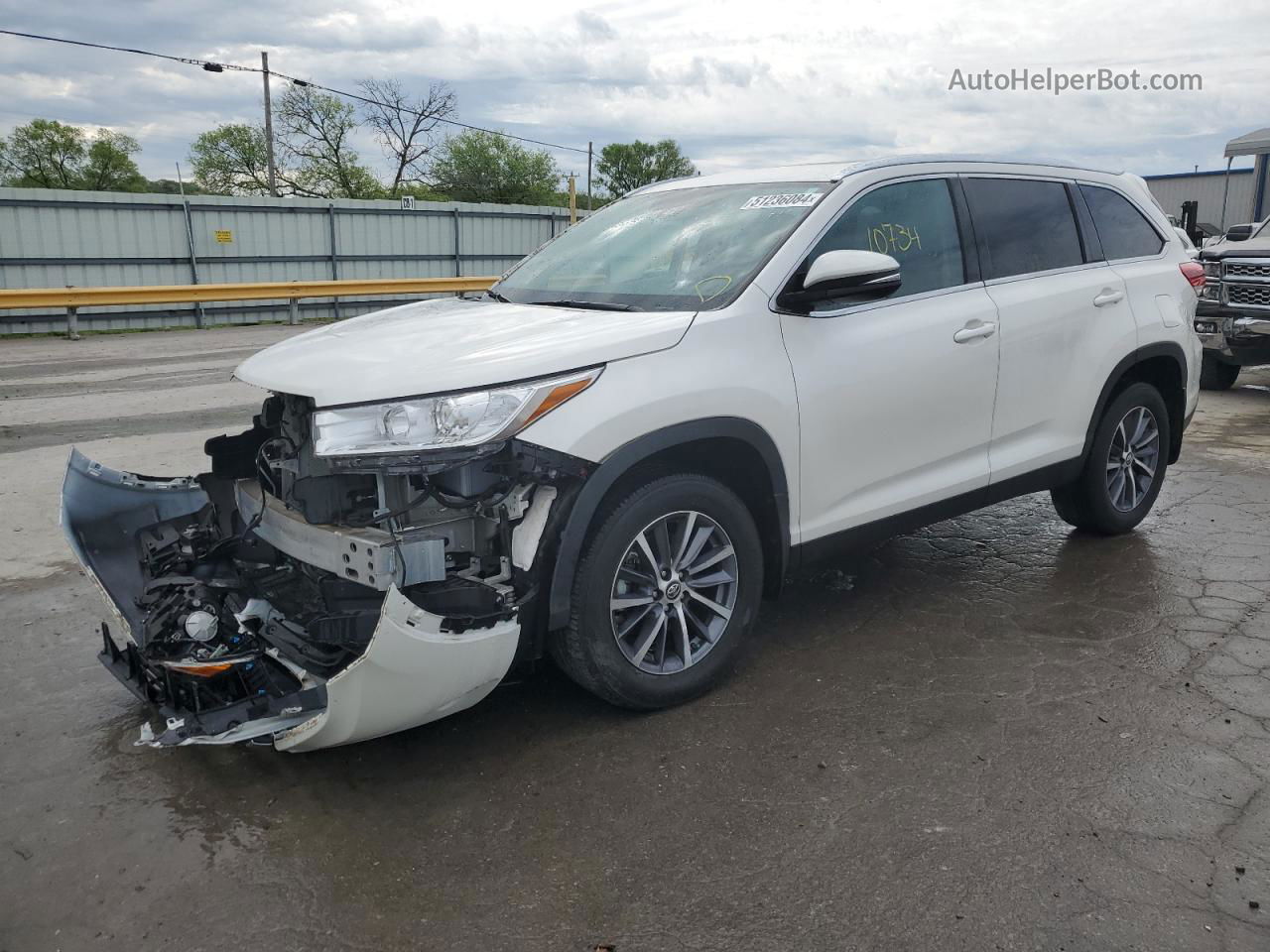 2019 Toyota Highlander Se White vin: 5TDKZRFH8KS563023