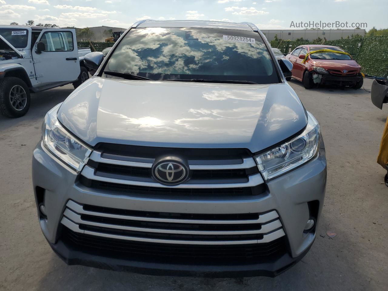 2019 Toyota Highlander Se Серебряный vin: 5TDKZRFHXKS328106