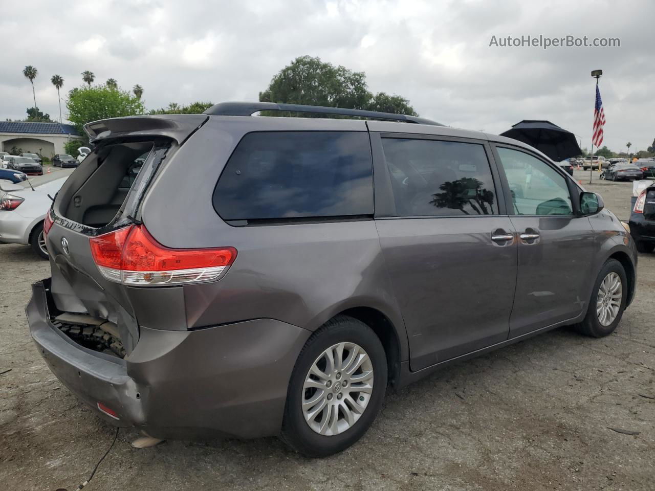 2014 Toyota Sienna Xle Серый vin: 5TDYK3DC0ES415665