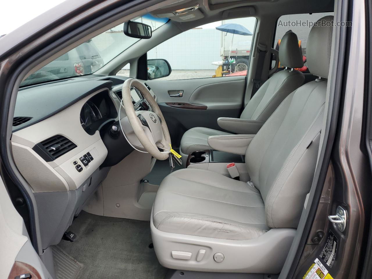 2014 Toyota Sienna Xle Серый vin: 5TDYK3DC0ES415665