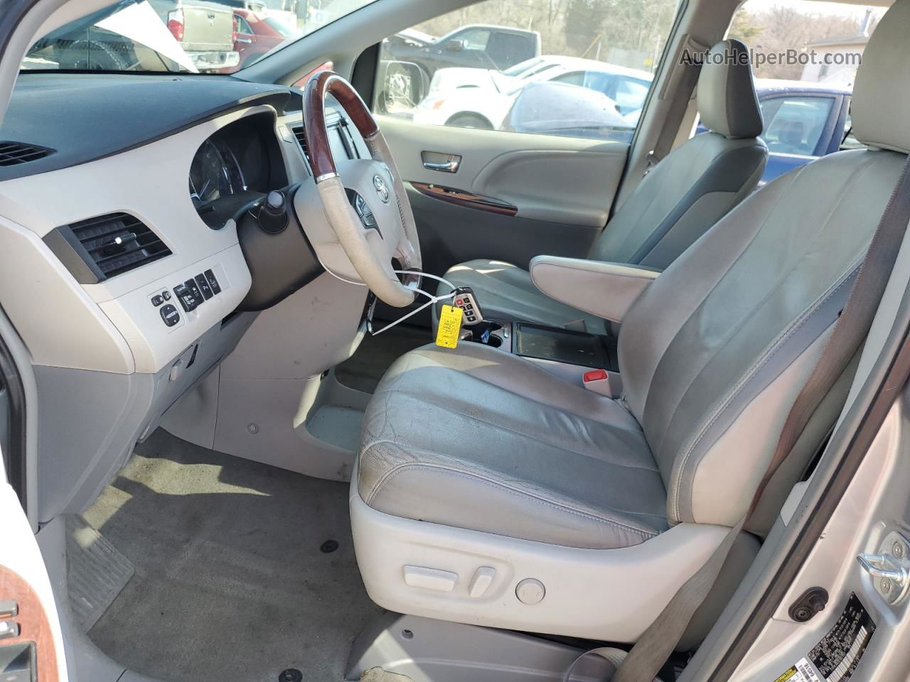 2014 Toyota Sienna Xle Серебряный vin: 5TDYK3DC0ES521307