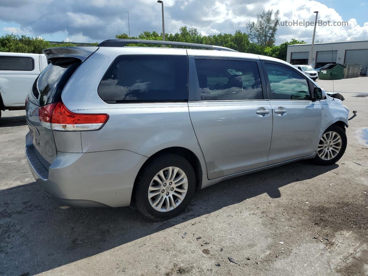 2014 Toyota Sienna Xle Silver vin: 5TDYK3DC2ES510731