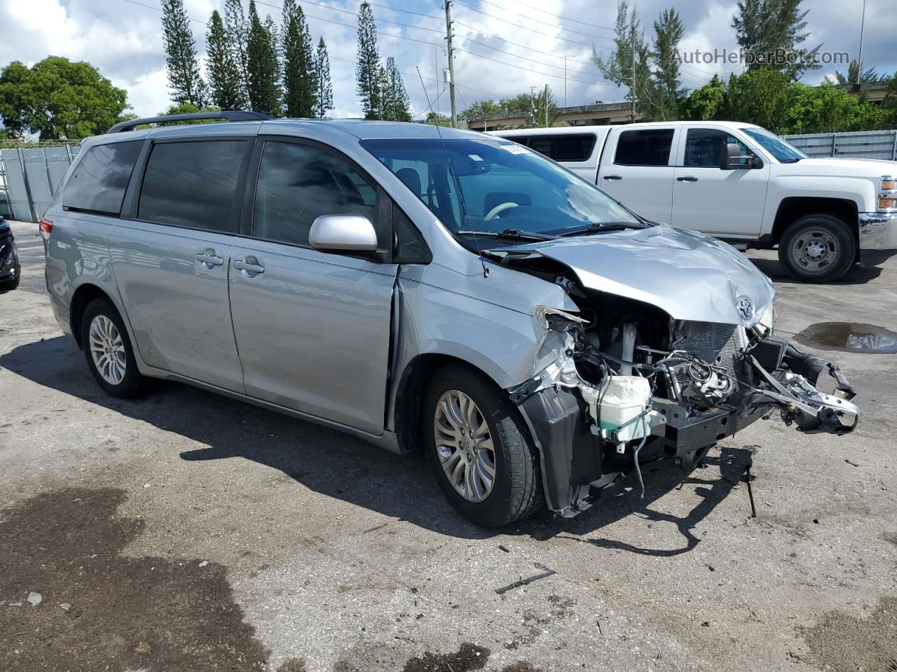 2014 Toyota Sienna Xle Silver vin: 5TDYK3DC2ES510731