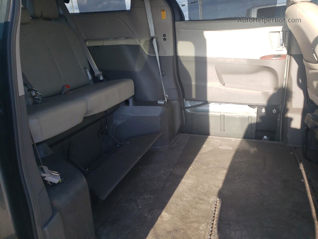 2014 Toyota Sienna Xle Серый vin: 5TDYK3DC7ES483669