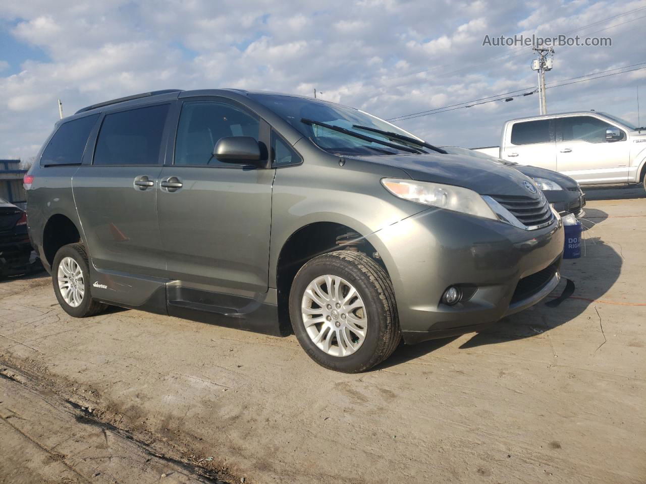 2014 Toyota Sienna Xle Серый vin: 5TDYK3DC7ES483669