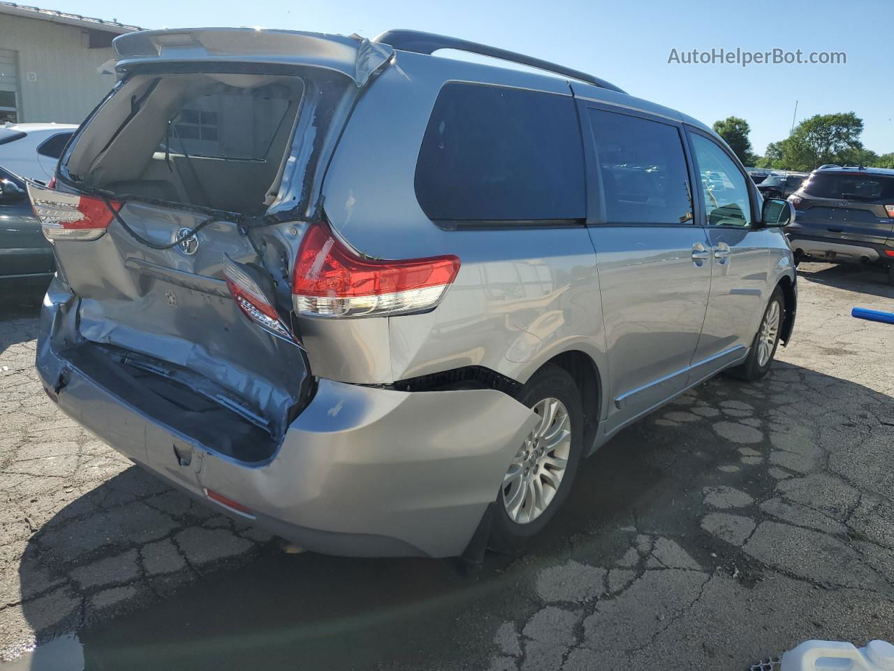 2014 Toyota Sienna Xle Silver vin: 5TDYK3DC9ES445523