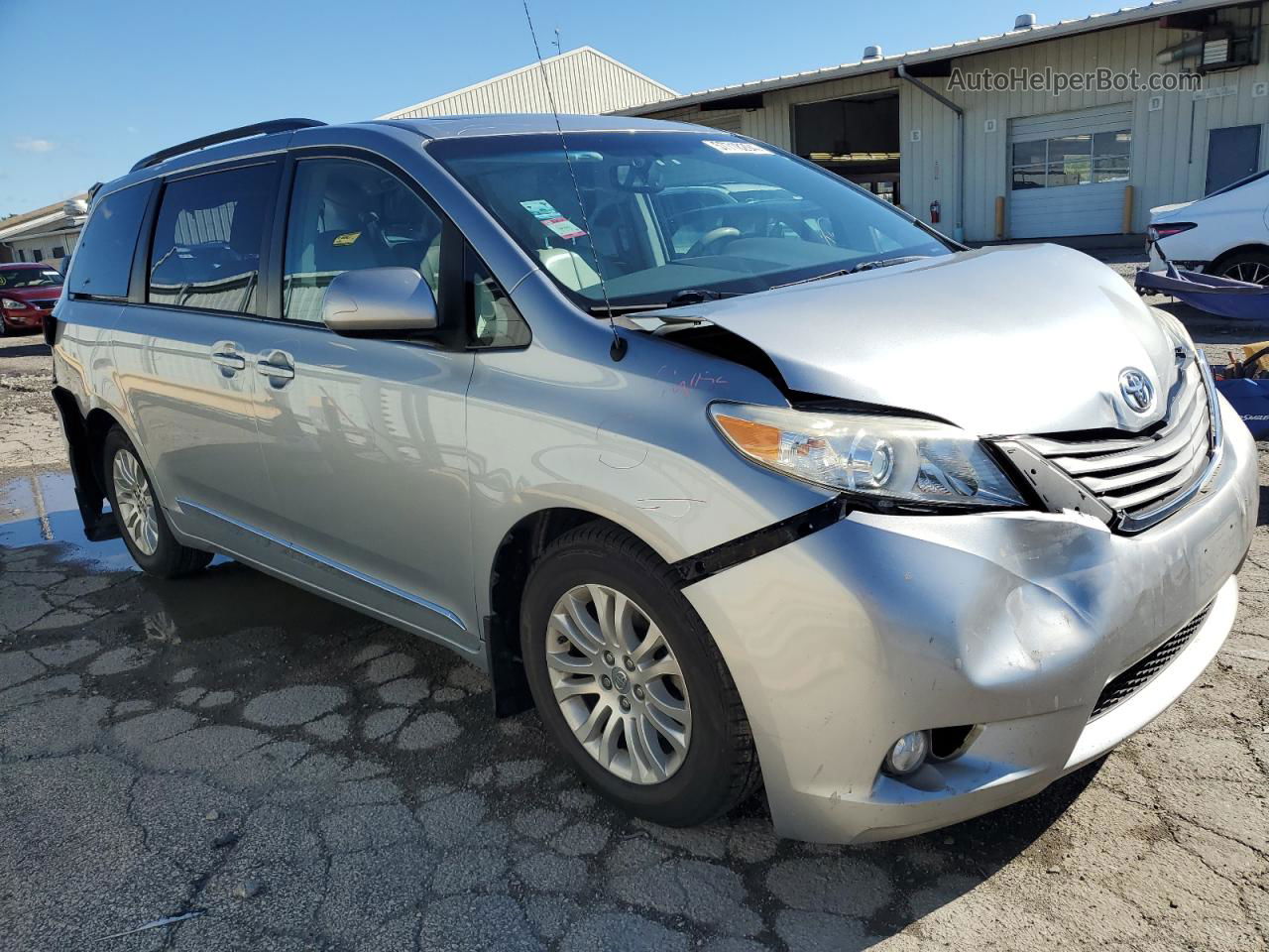 2014 Toyota Sienna Xle Silver vin: 5TDYK3DC9ES445523