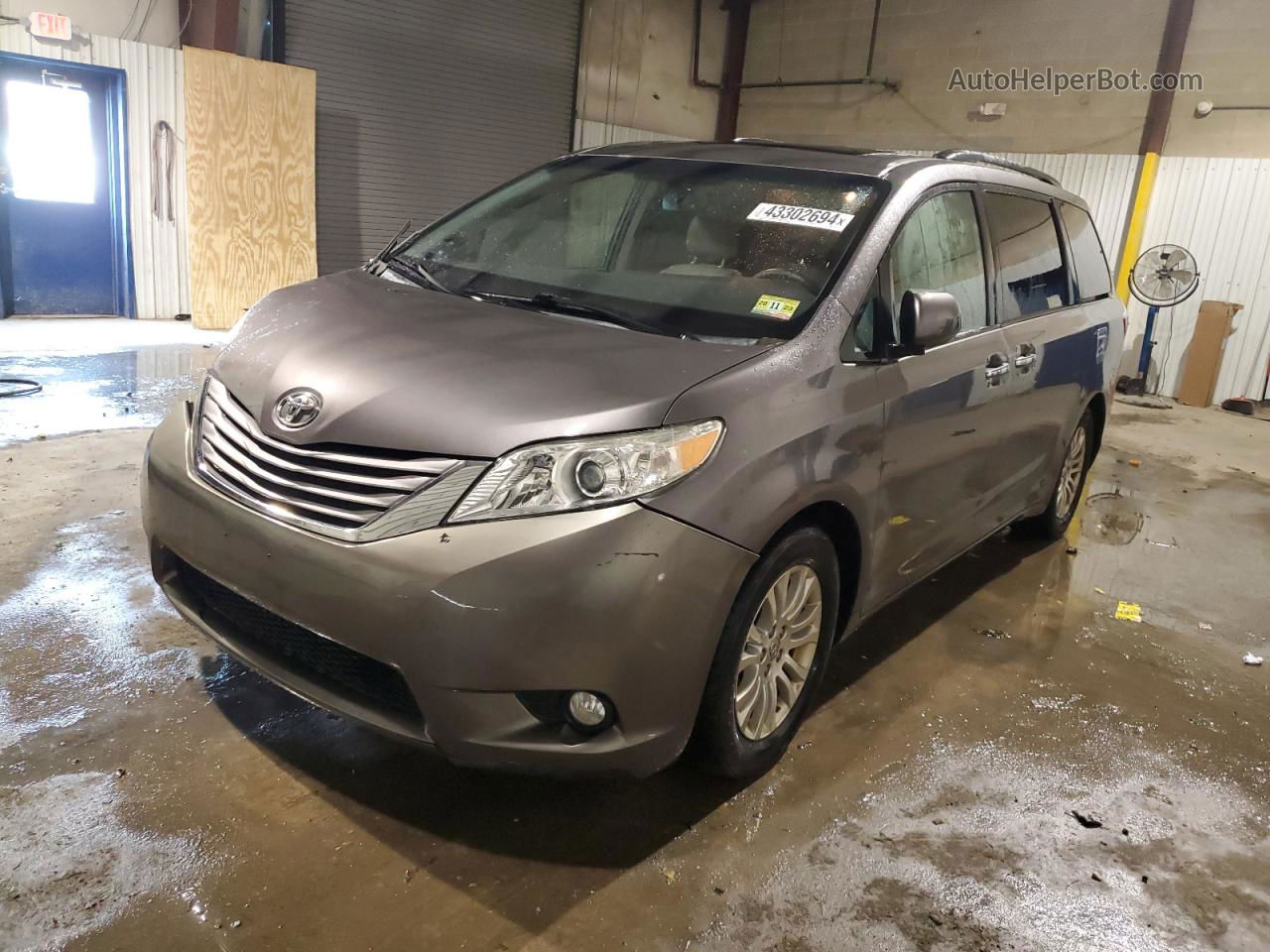 2015 Toyota Sienna Xle Gray vin: 5TDYK3DCXFS535541