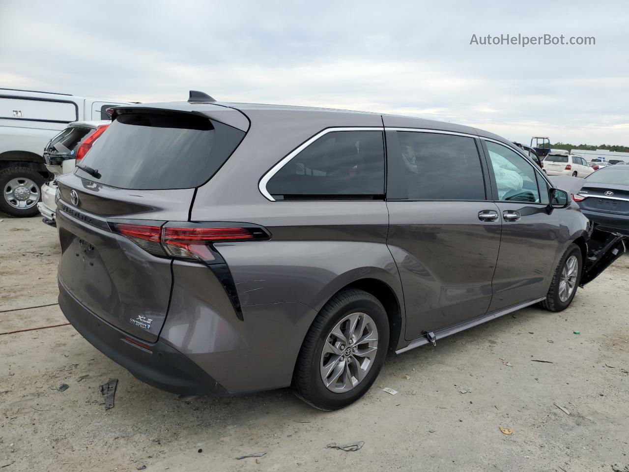 2022 Toyota Sienna Xle Gray vin: 5TDYRKEC5NS127239