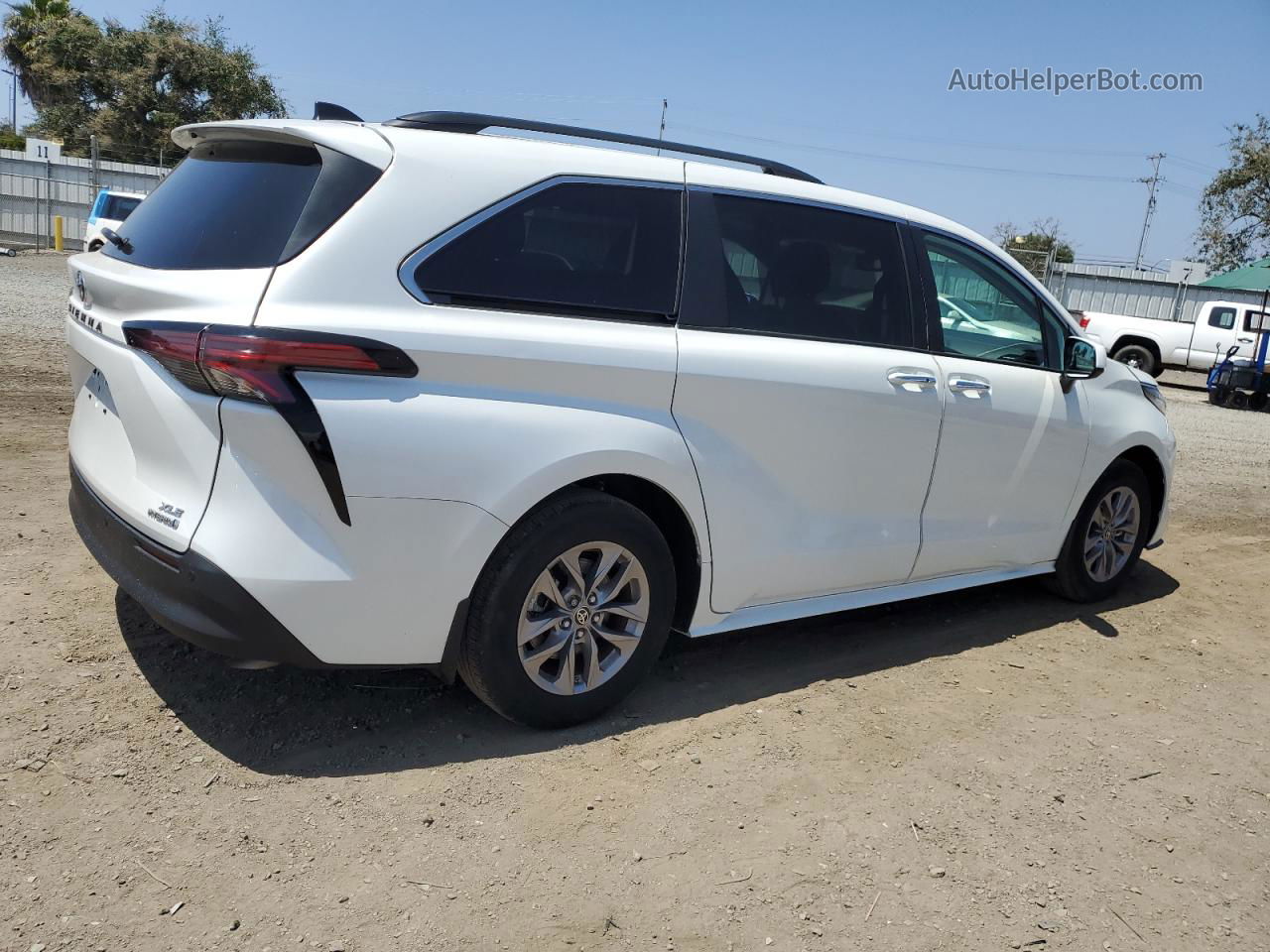 2022 Toyota Sienna Xle White vin: 5TDYRKEC9NS077347