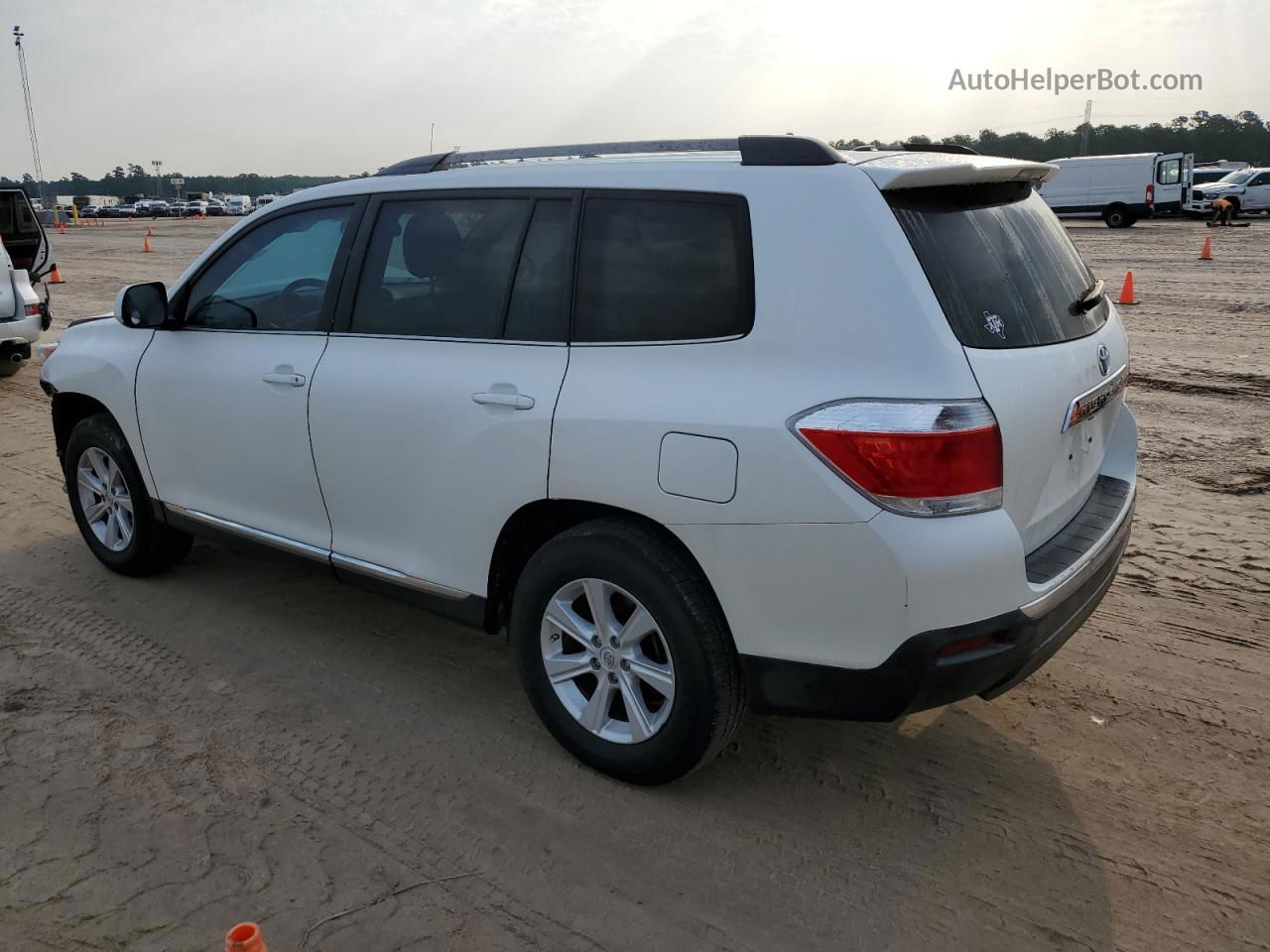 2011 Toyota Highlander Base White vin: 5TDZA3EH4BS009935