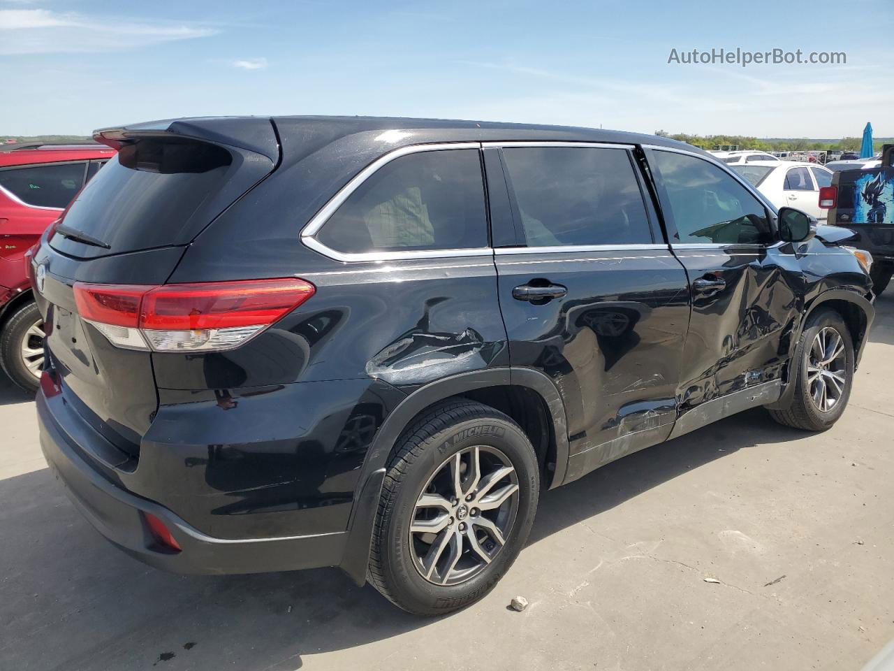 2019 Toyota Highlander Le Black vin: 5TDZARFH2KS048217