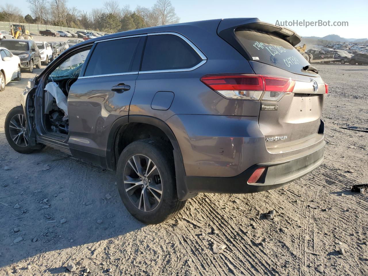 2019 Toyota Highlander Le Gray vin: 5TDZARFH5KS047384