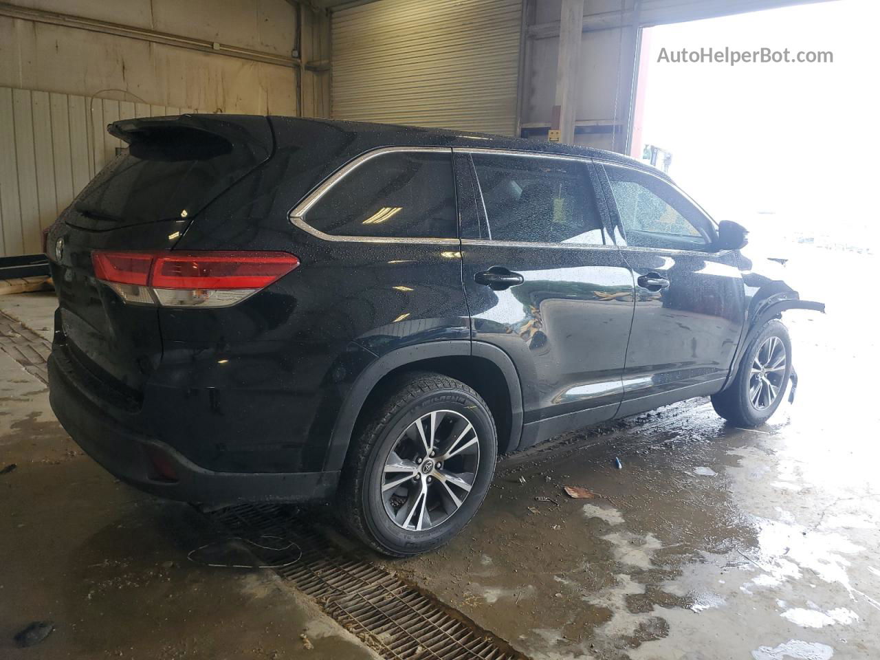 2019 Toyota Highlander Le Black vin: 5TDZARFH7KS051081