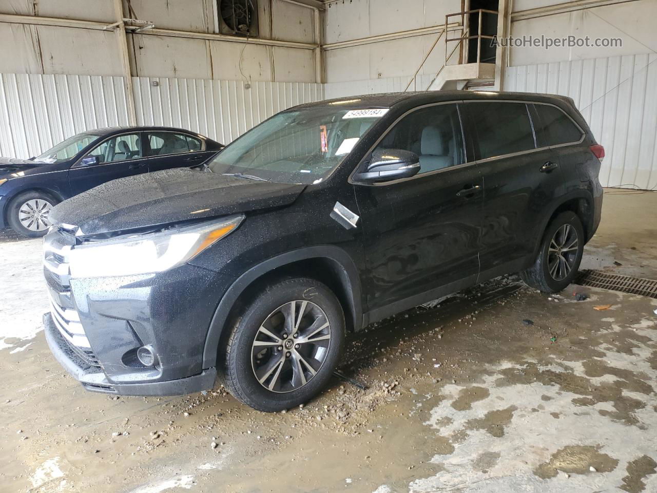 2019 Toyota Highlander Le Black vin: 5TDZARFH7KS051081