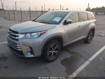 2019 Toyota Highlander Le Silver vin: 5TDZARFH7KS054899