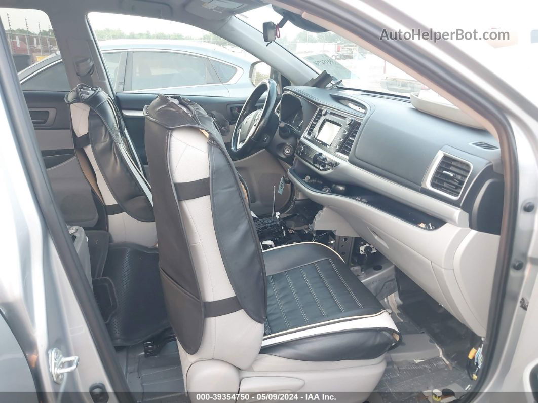 2019 Toyota Highlander Le Серебряный vin: 5TDZARFH7KS054899