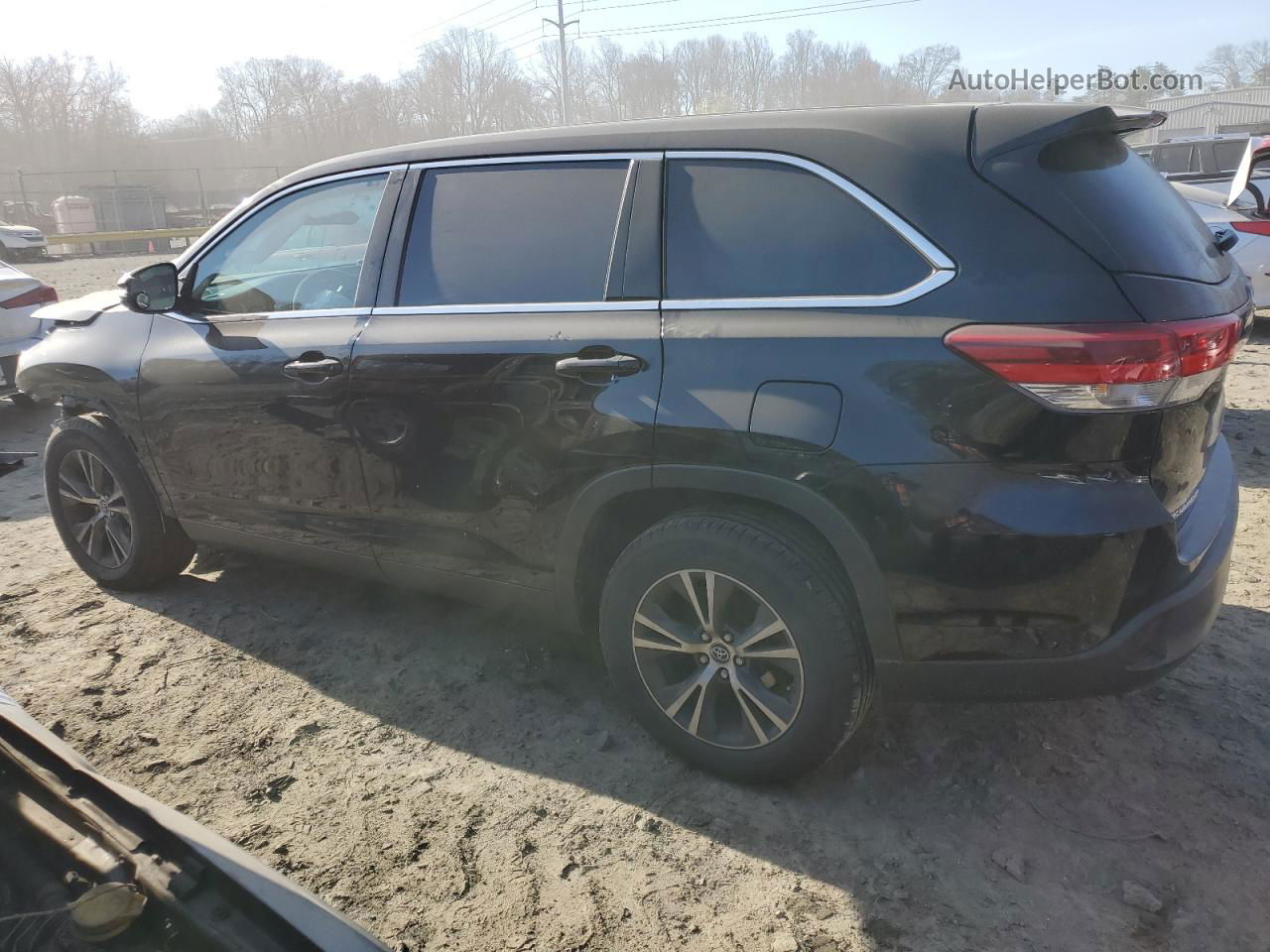 2019 Toyota Highlander Le Black vin: 5TDZARFH8KS054913