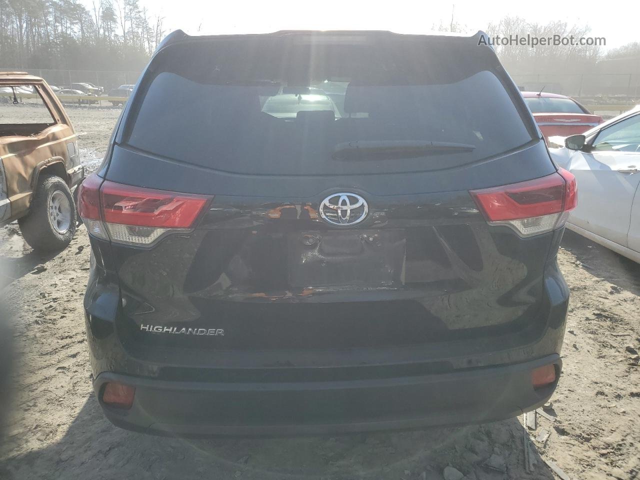 2019 Toyota Highlander Le Black vin: 5TDZARFH8KS054913