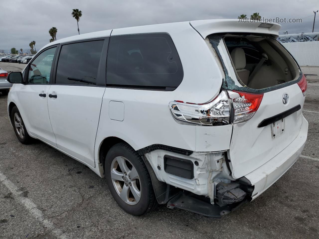 2014 Toyota Sienna  White vin: 5TDZK3DC6ES467841