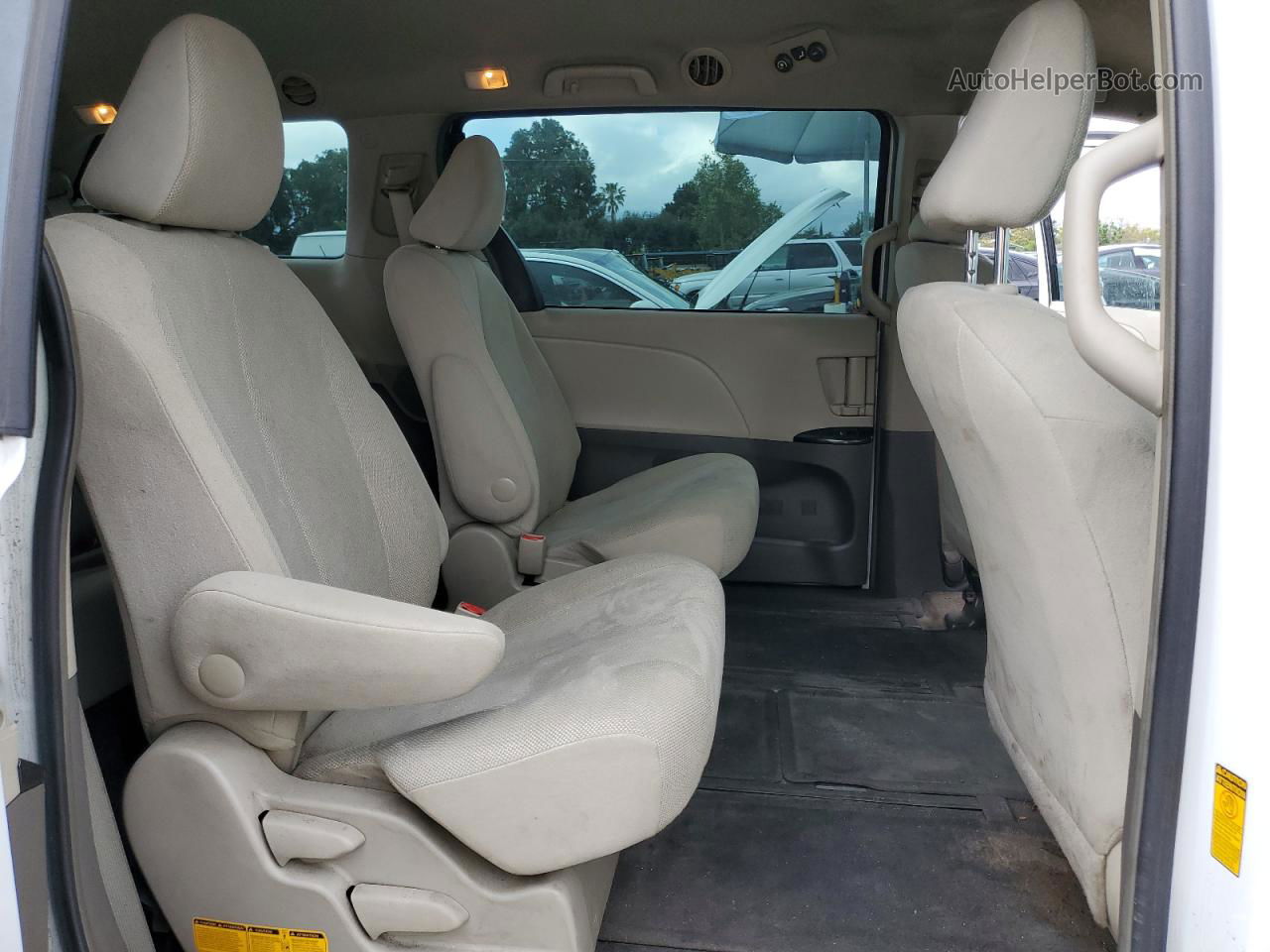 2014 Toyota Sienna  Белый vin: 5TDZK3DC6ES467841