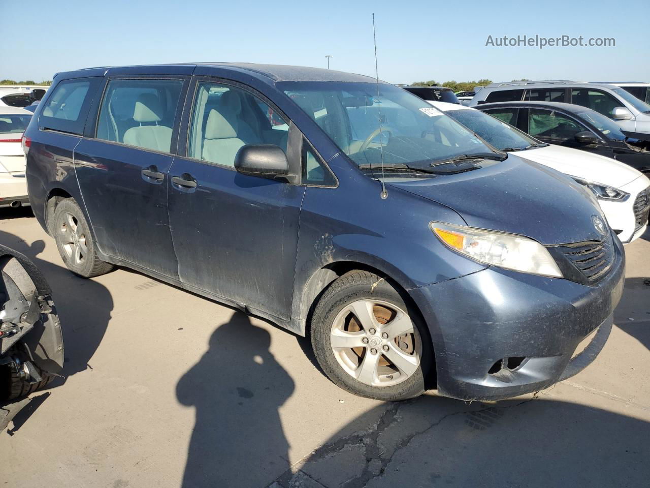 2014 Toyota Sienna  Синий vin: 5TDZK3DC9ES493527