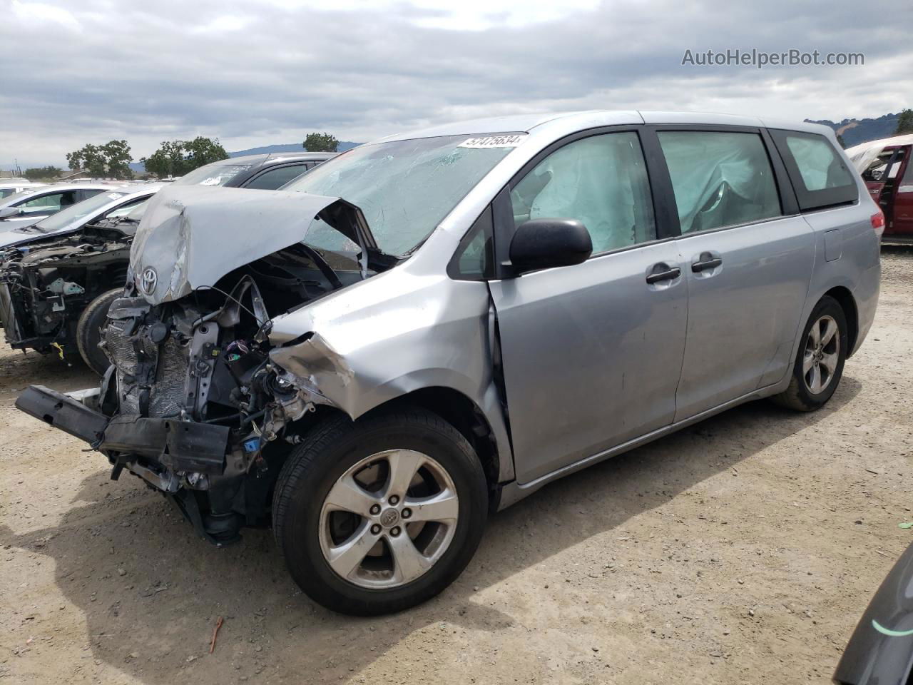 2014 Toyota Sienna  Серебряный vin: 5TDZK3DCXES473965