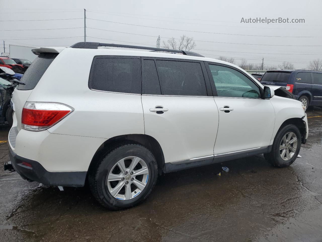 2011 Toyota Highlander Base White vin: 5TDZK3EH1BS043960