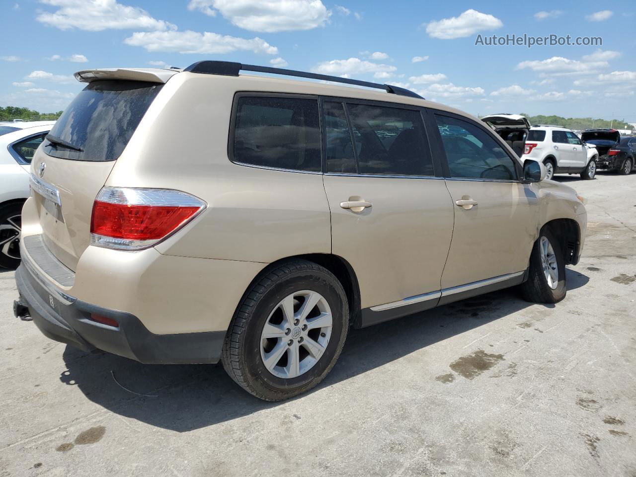 2011 Toyota Highlander Base Tan vin: 5TDZK3EH4BS034640