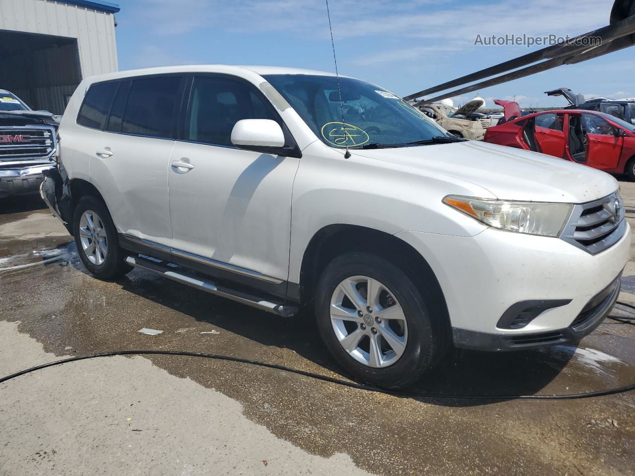 2011 Toyota Highlander Base White vin: 5TDZK3EH4BS037876