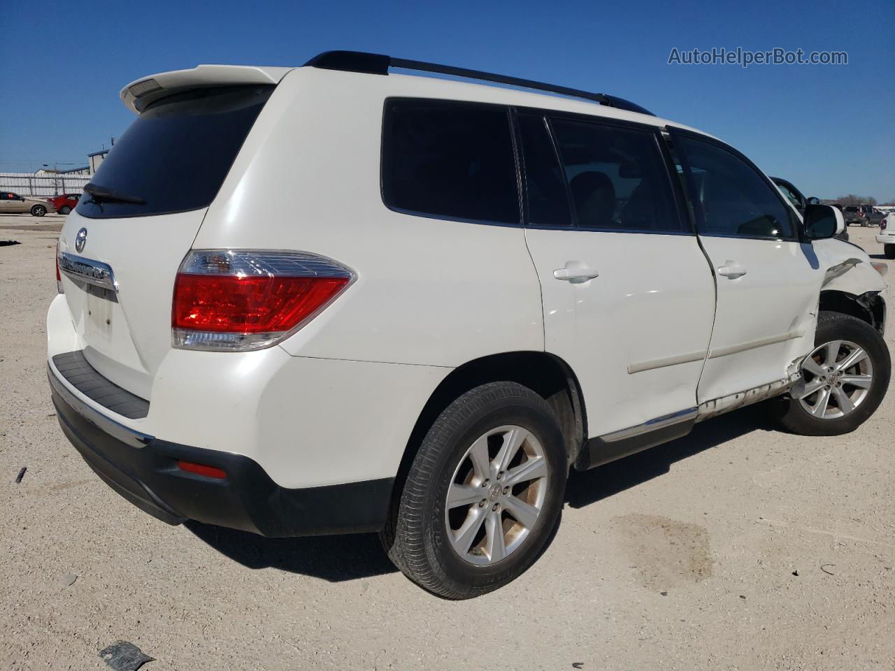 2011 Toyota Highlander Base White vin: 5TDZK3EH6BS048619