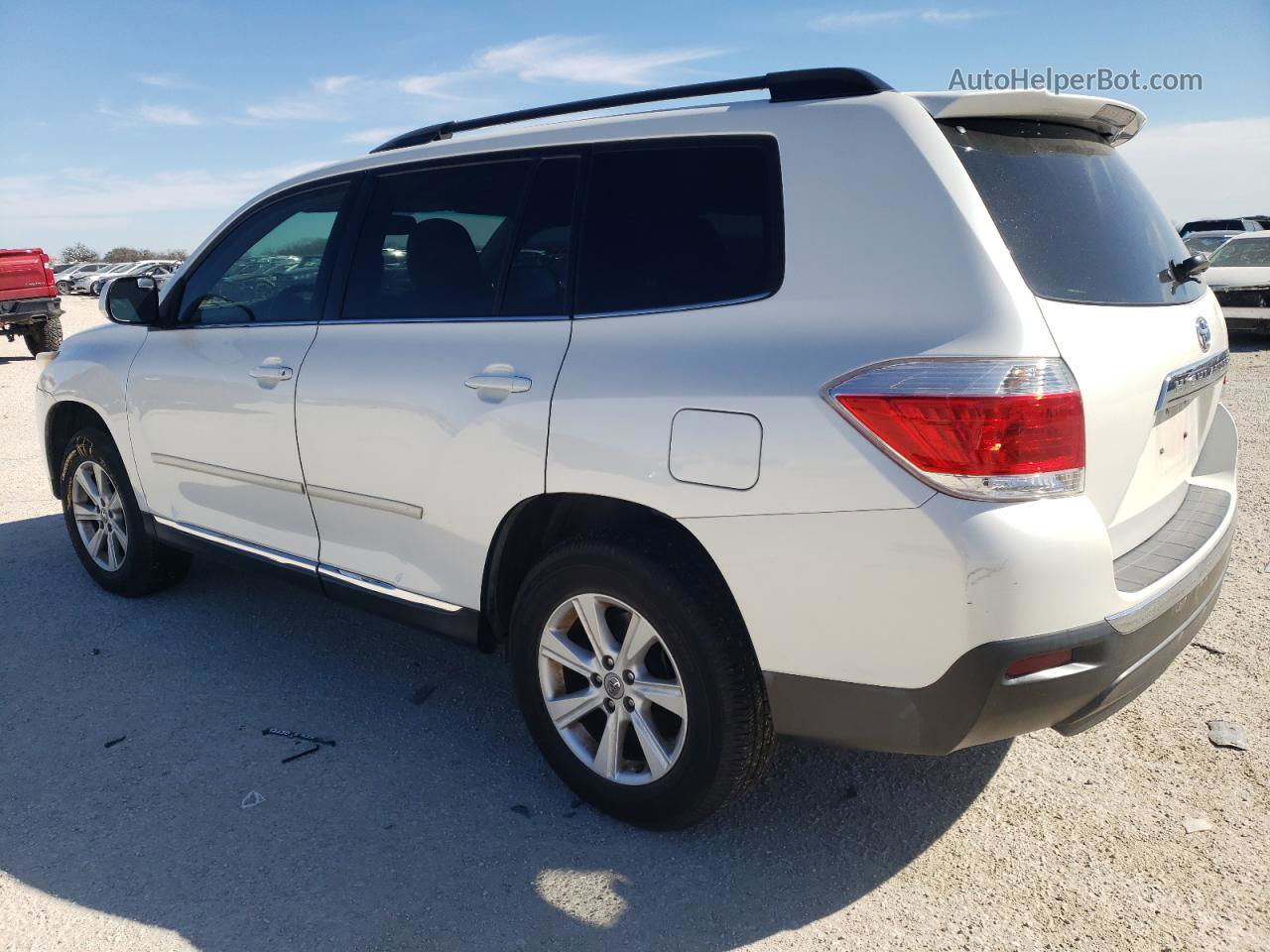 2011 Toyota Highlander Base White vin: 5TDZK3EH6BS048619