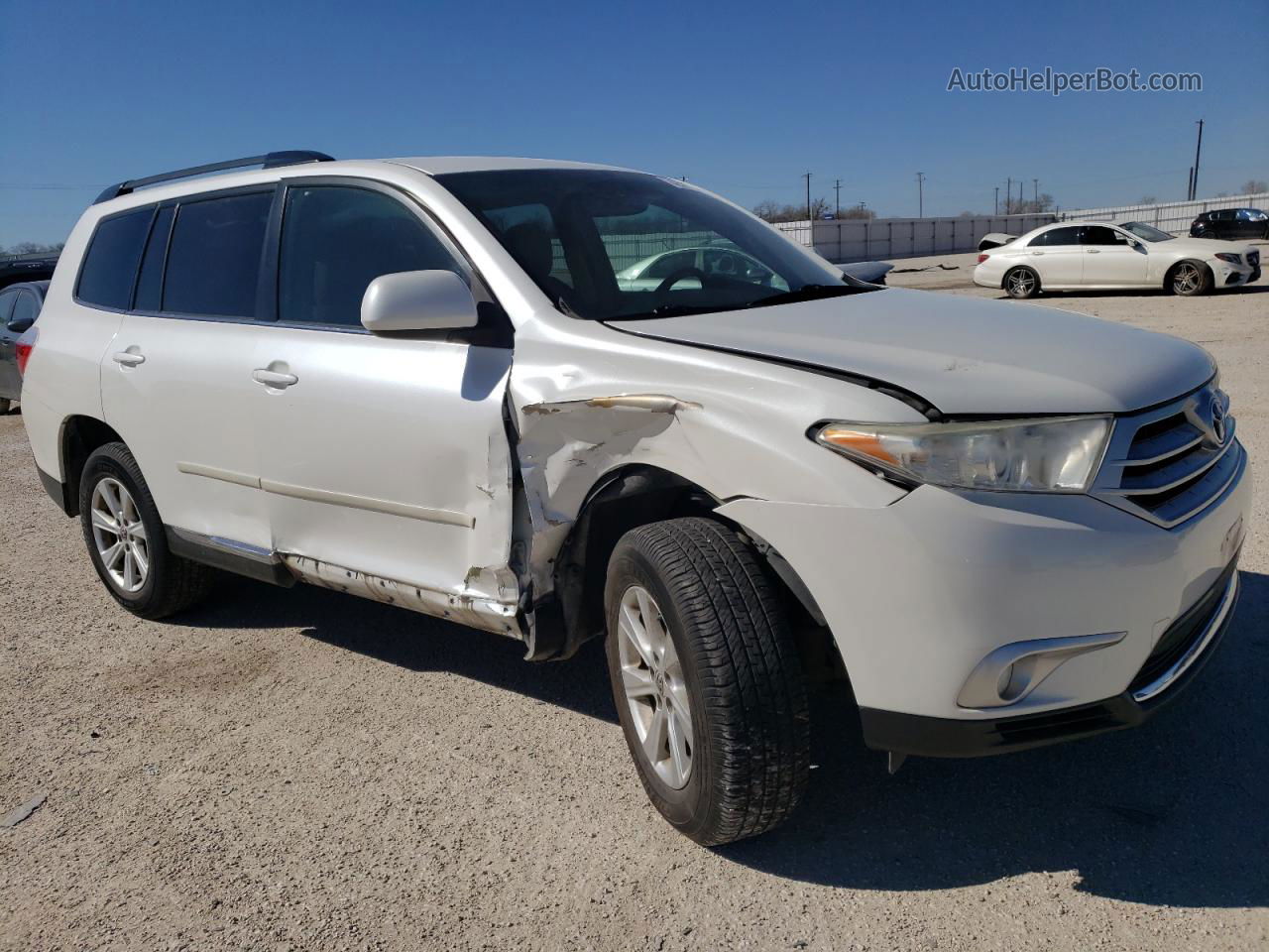 2011 Toyota Highlander Base White vin: 5TDZK3EH6BS048619