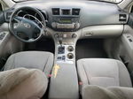 2011 Toyota Highlander Base Silver vin: 5TDZK3EH9BS042703