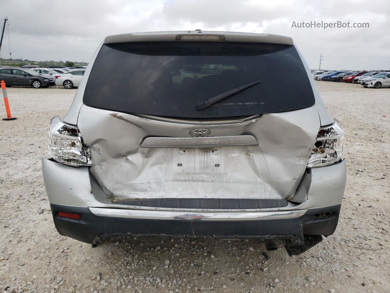 2011 Toyota Highlander Base Silver vin: 5TDZK3EH9BS042703