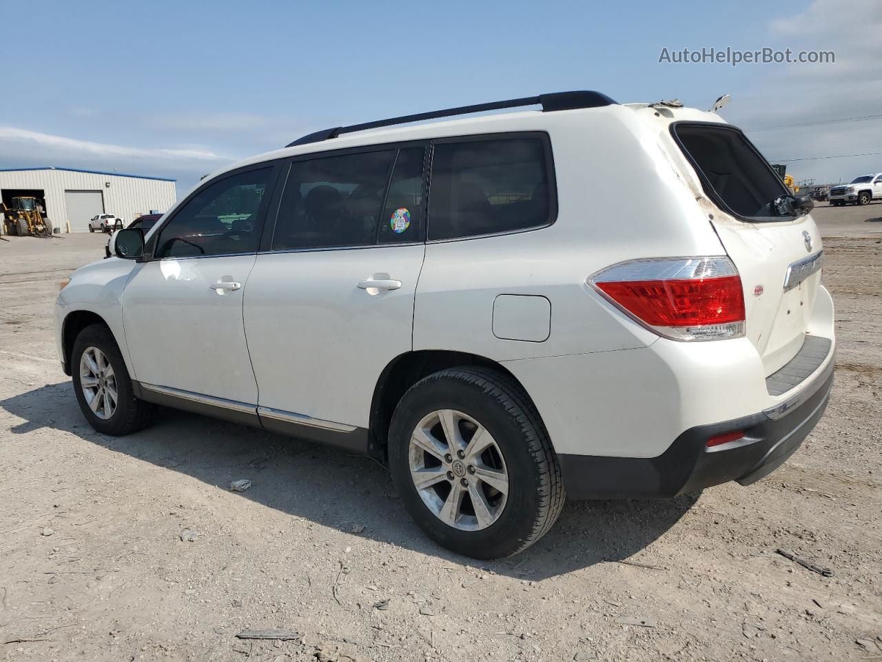 2011 Toyota Highlander Base White vin: 5TDZK3EHXBS047442