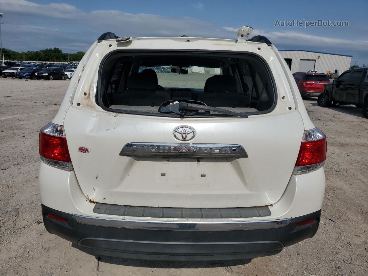 2011 Toyota Highlander Base White vin: 5TDZK3EHXBS047442